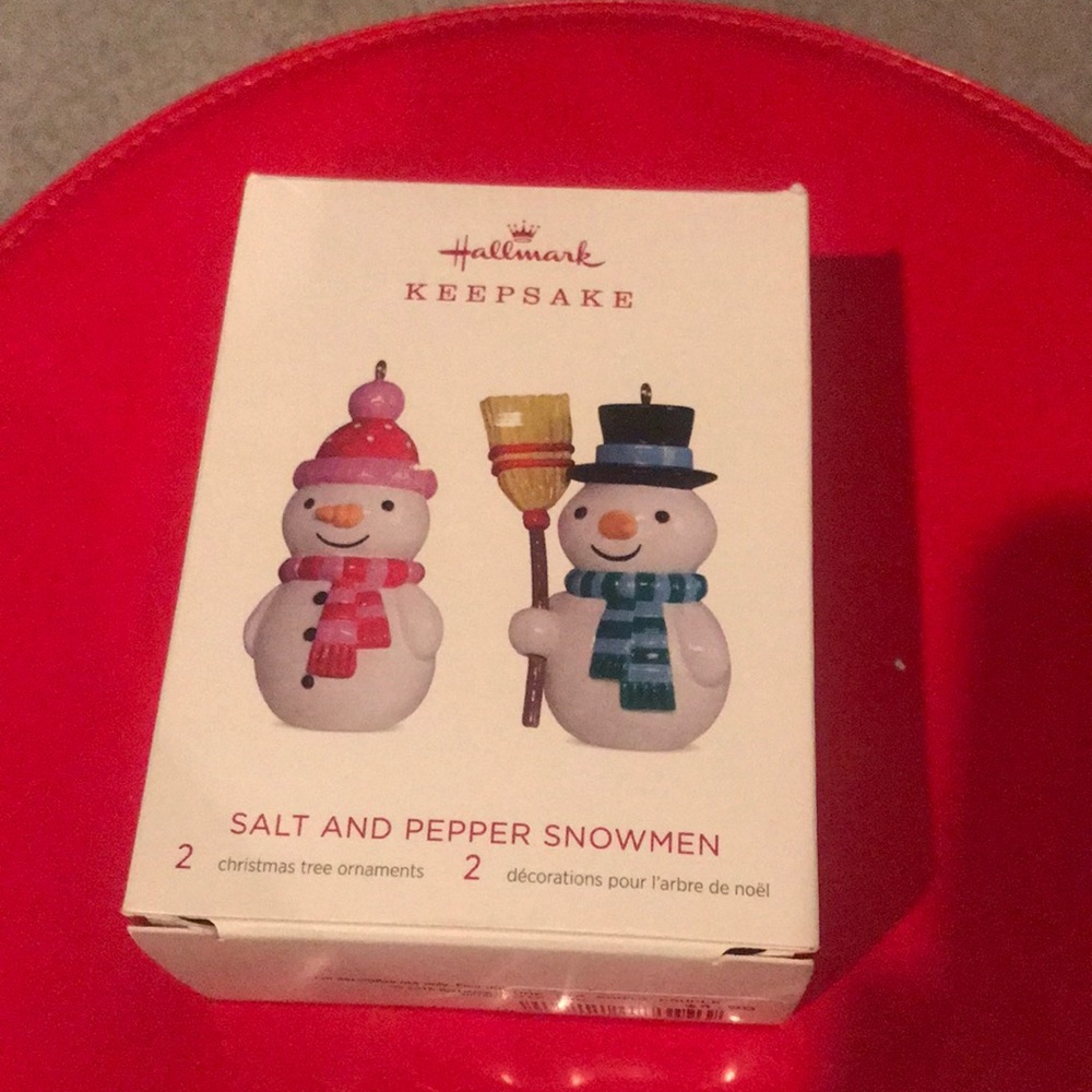 NWT Hallmark Snowmen Salt and Pepper Ornaments